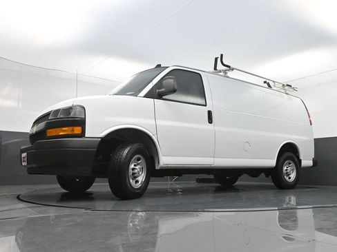 Used 2022 Chevrolet Express 2500 w/ Driver Convenience Package RWD image 21