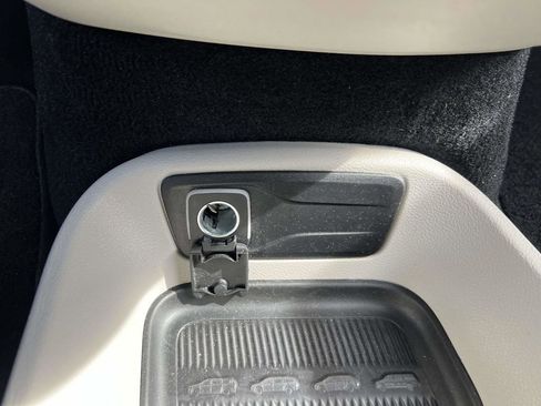 Used 2023 Chrysler Pacifica Touring-L image 26