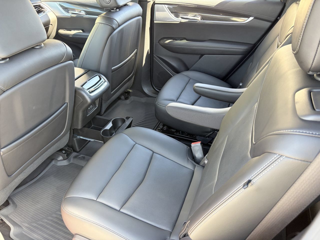 Used 2021 Cadillac XT6 Sport w/ LPO, ONYX Package AWD/4WD image 16