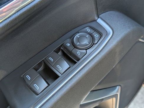 Certified 2025 GMC Sierra 1500 SLT image 15