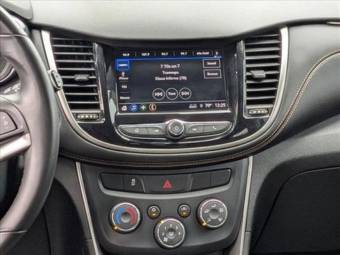 Used 2018 Chevrolet Trax LT w/ LT Convenience Package image 13