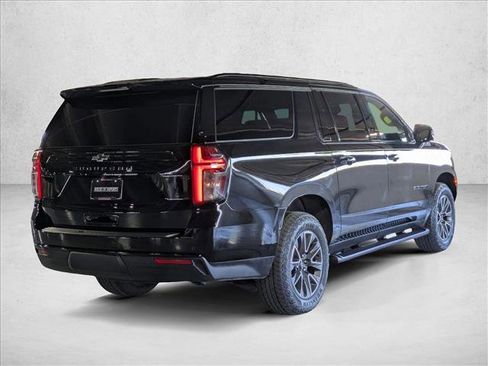 Used 2024 Chevrolet Suburban Z71 w/ Luxury Package image 5