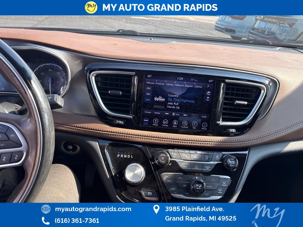 Used 2018 Chrysler Pacifica Limited w/ Tire & Wheel Group FWD 360° Tour