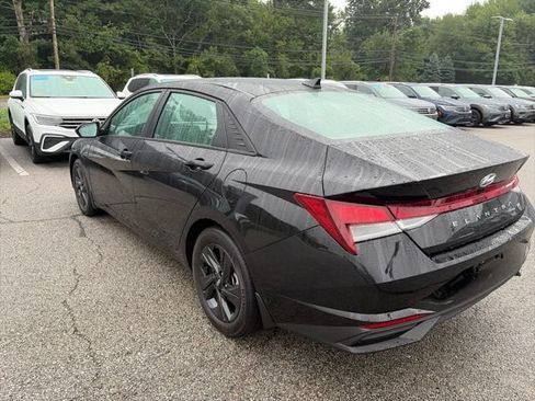 Used 2023 Hyundai Elantra SEL w/ Winter Weather Package FWD image 7