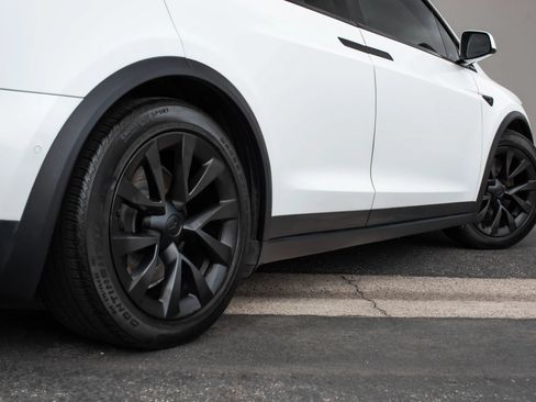 Used 2022 Tesla Model X AWD/4WD image 35