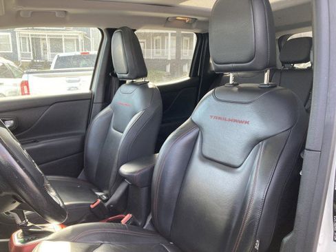 Used 2019 Jeep Renegade Trailhawk image 9