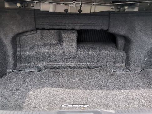 Used 2014 Toyota Camry XLE w/ Leather Package image 30