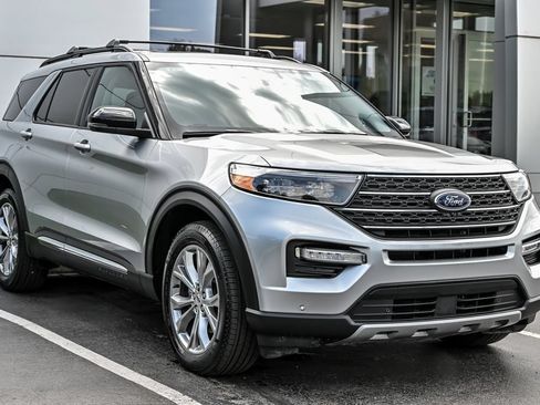Certified 2024 Ford Explorer XLT w/ Equipment Group 202A AWD/4WD image 9