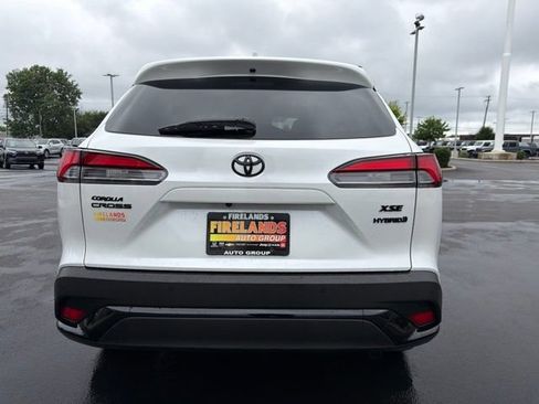 Used 2024 Toyota Corolla Cross AWD Hybrid w/ Convenience Package image 6