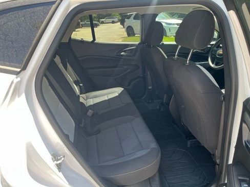 Used 2026 Chevrolet Trax LS w/ LS Convenience Package FWD image 13