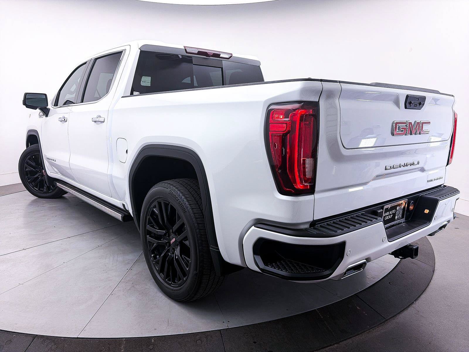 Used 2023 GMC Sierra 1500 Denali AWD/4WD image 2