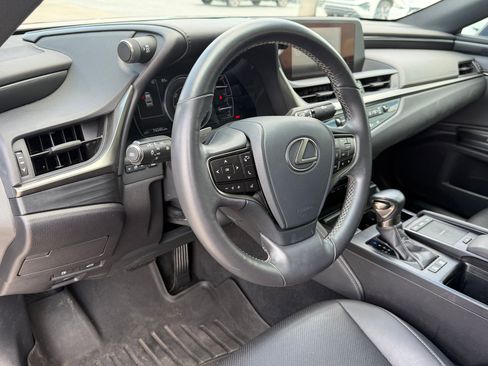 Used 2020 Lexus ES 300h w/ Accessory Package FWD image 4