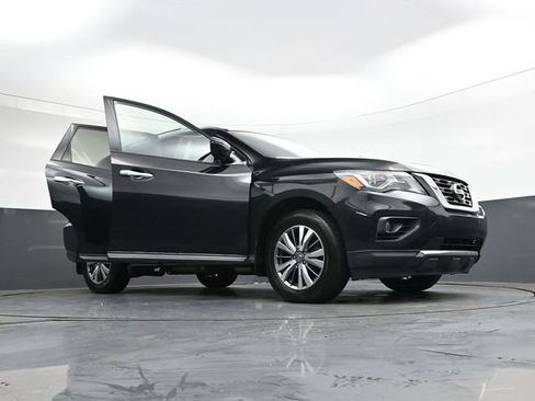 Used 2020 Nissan Pathfinder SV image 39