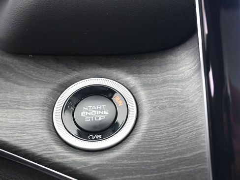 Used 2024 Jeep Grand Cherokee Overland w/ Luxury Tech Group IV image 34