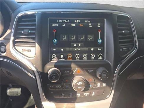 Used 2018 Jeep Grand Cherokee Limited image 20