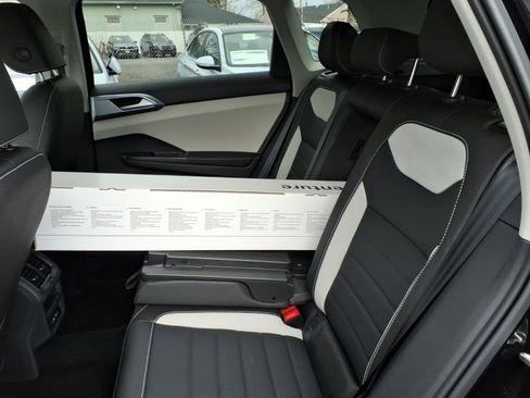 New 2026 Volkswagen Taos SEL image 9