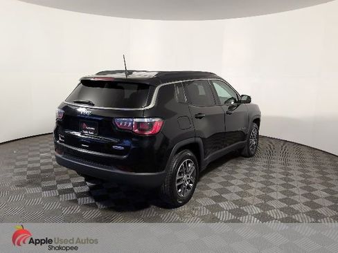 Used 2017 Jeep Compass Latitude w/ Popular Equipment Group AWD/4WD image 5