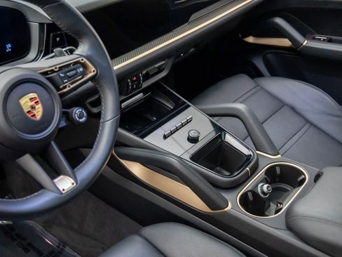 Certified 2024 Porsche Cayenne Coupe image 13