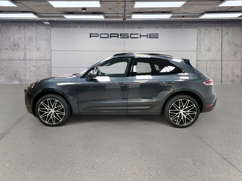Certified 2023 Porsche Macan AWD/4WD image 2