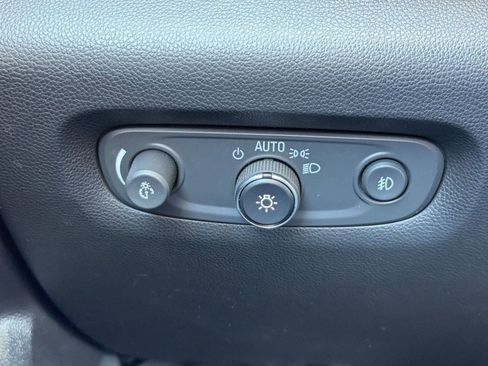 Used 2020 Chevrolet Traverse LT image 17