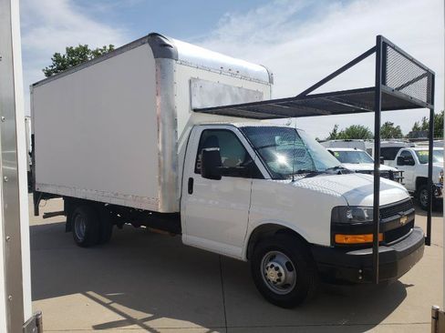 Used 2018 Chevrolet Express 3500 RWD image 5