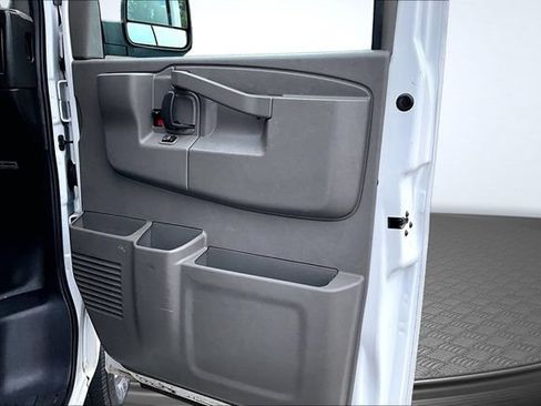 Used 2021 GMC Savana 2500 w/ Enhanced Convenience Package RWD image 27