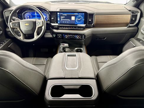 Used 2022 Chevrolet Silverado 1500 High Country w/ Technology Package image 18