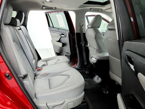 Certified 2024 Toyota Highlander XLE AWD/4WD image 18