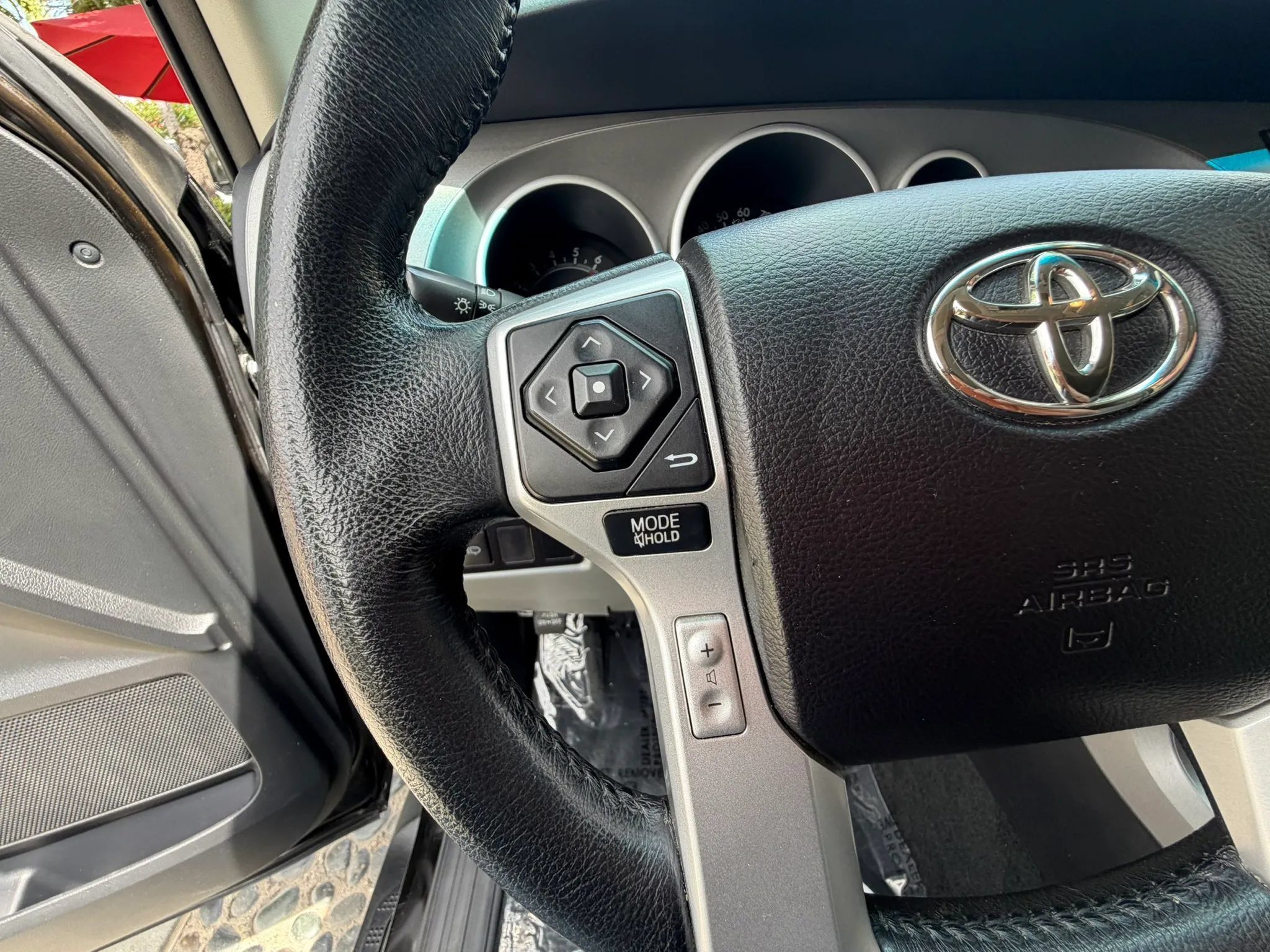 Used 2016 Toyota Sequoia SR5 w/ Premium Package RWD image 31