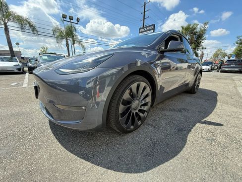 Used 2023 Tesla Model Y Performance image 2