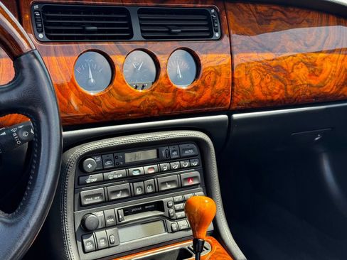 Used 2000 Jaguar XK8 Convertible RWD image 16