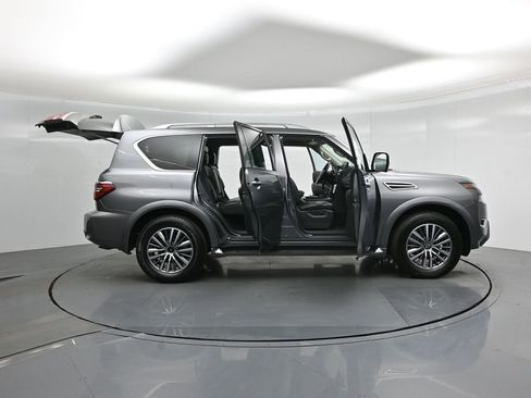 Used 2024 Nissan Armada SL AWD/4WD image 5