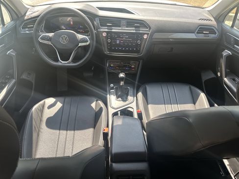 Used 2024 Volkswagen Tiguan SE FWD image 22