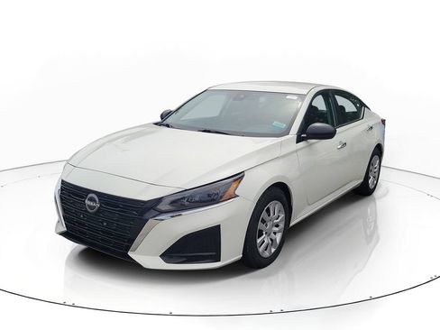 Used 2024 Nissan Altima 2.5 S FWD image 2