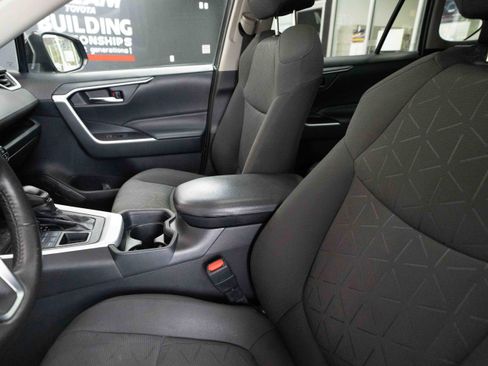 Used 2020 Toyota RAV4 XLE w/ Convenience Package AWD/4WD image 10