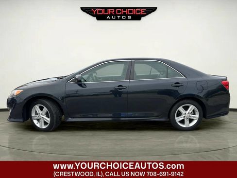 Used 2012 Toyota Camry SE image 2