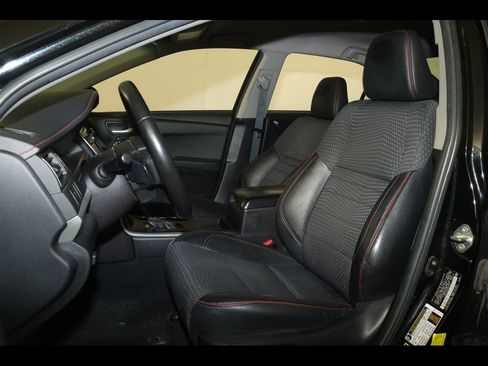 Used 2015 Toyota Camry SE image 14