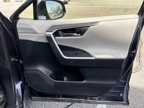 Used 2021 Toyota RAV4 Limited image 23