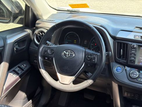 Used 2018 Toyota RAV4 XLE w/ Convenience Package AWD/4WD image 28