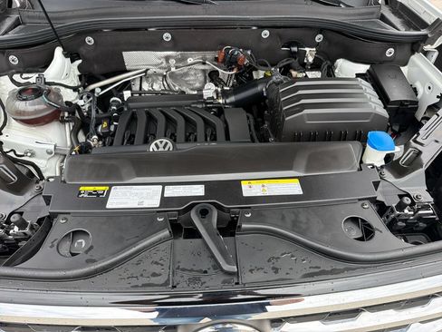 Certified 2023 Volkswagen Atlas Cross Sport SEL Premium R-Line AWD/4WD image 32