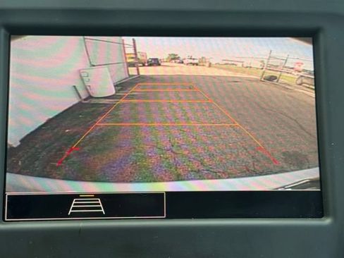 Used 2022 Chevrolet Equinox LT FWD image 2