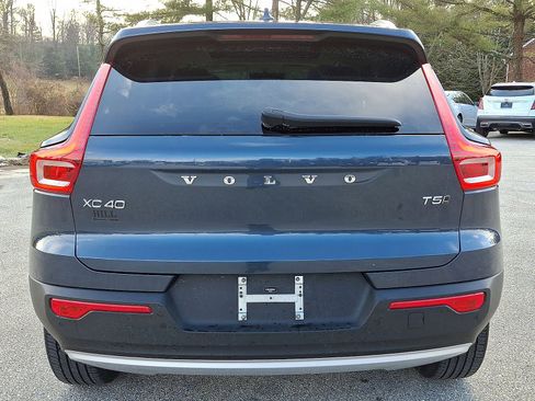 Used 2021 Volvo XC40 T5 Momentum w/ Premium Package image 23