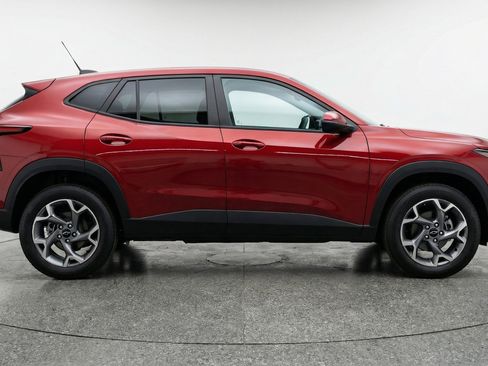 Used 2025 Chevrolet Trax LT w/ LT Convenience Package FWD image 11
