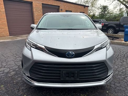 Used 2022 Toyota Sienna XLE w/ XLE Plus Package FWD image 8