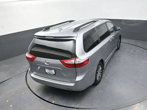 Used 2018 Toyota Sienna XLE FWD image 26