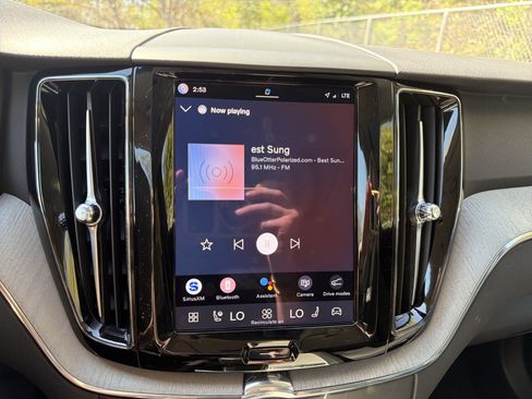 Certified 2025 Volvo XC60 B5 Plus image 23