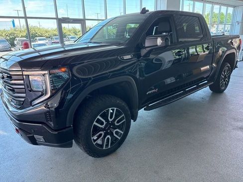 Used 2024 GMC Sierra 1500 AT4 w/ Technology Package AWD/4WD image 3