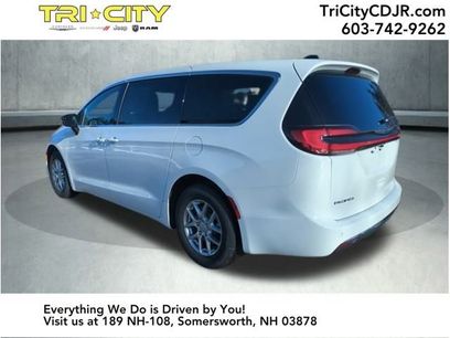 New 2026 Chrysler Pacifica Select
