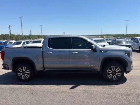 Used 2024 GMC Sierra 1500 AT4 w/ Technology Package AWD/4WD image 5