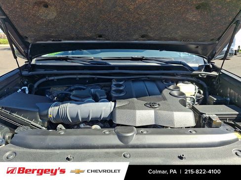 Used 2023 Toyota 4Runner SR5 AWD/4WD image 31